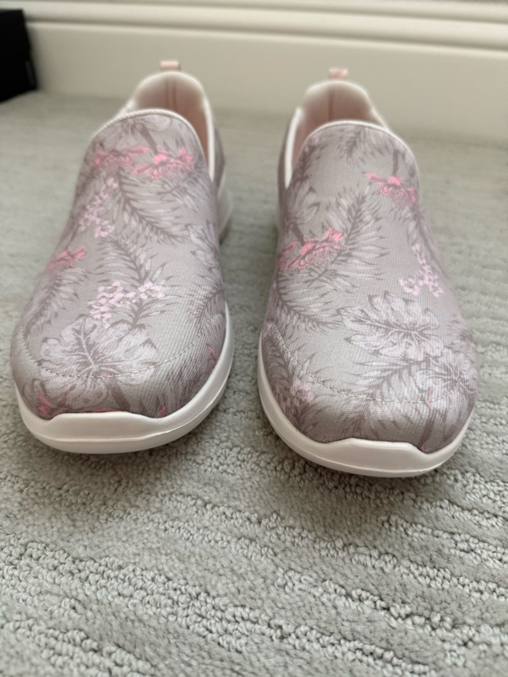 NEW! Skechers floral print taupe/pink shoes, size 9, go walk joy - Picture 4 of 7